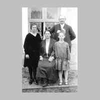 022-0302 Familie Karl Dautert, Ehefrau Helene, geb. Mietzner und die Toechter Gretel und Hildegard..jpg